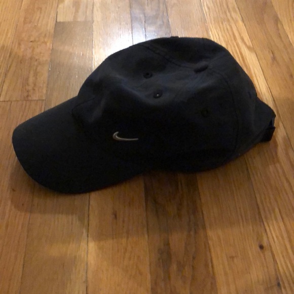 black nike cap womens